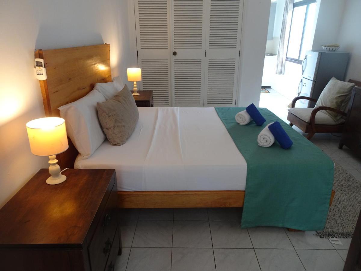 Castaway Lodge Pointe Au Sel Екстер'єр фото