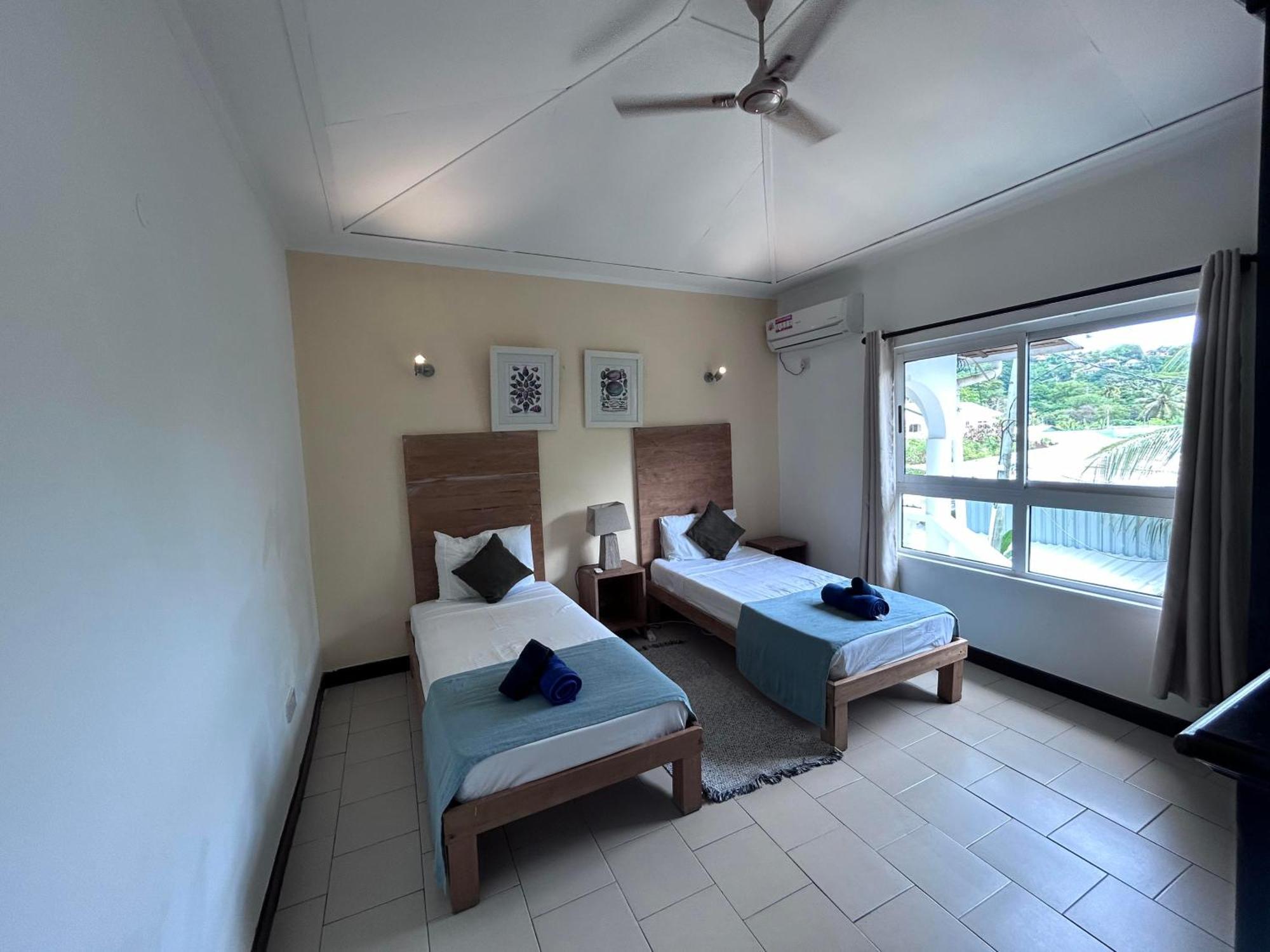 Castaway Lodge Pointe Au Sel Екстер'єр фото
